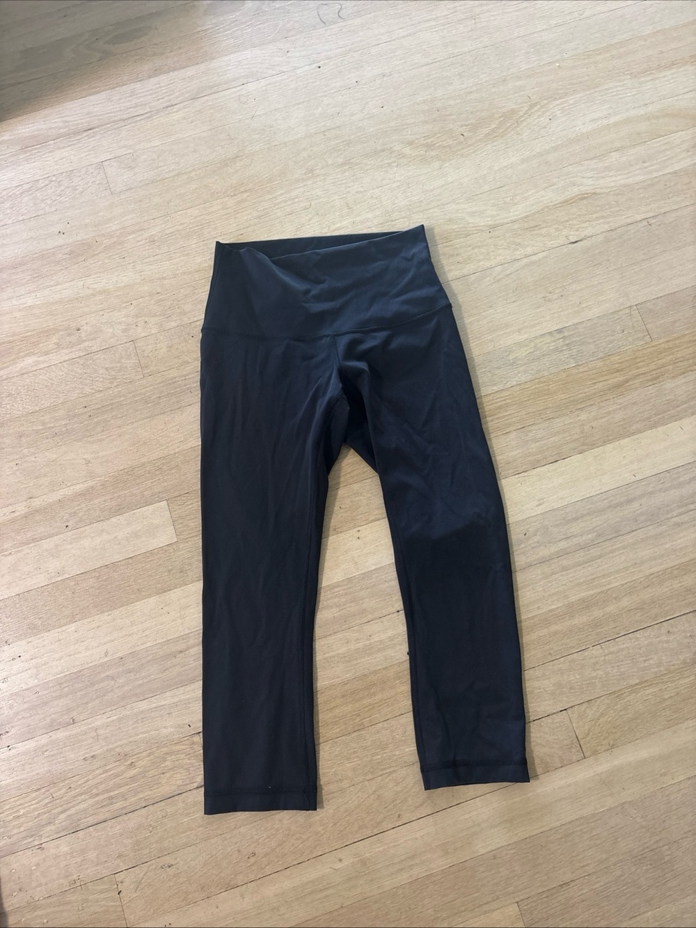 Lululemon - Wunder Under Crop - Black - Size 4- Excellent pre-owned condition